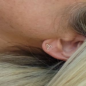 COAT HANGER STUD EARRINGS